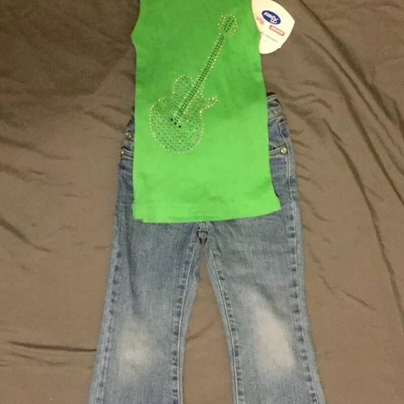 Girls size 4t Levi’s flare fit jeans w/ NWT tank - Picture 1 of 8